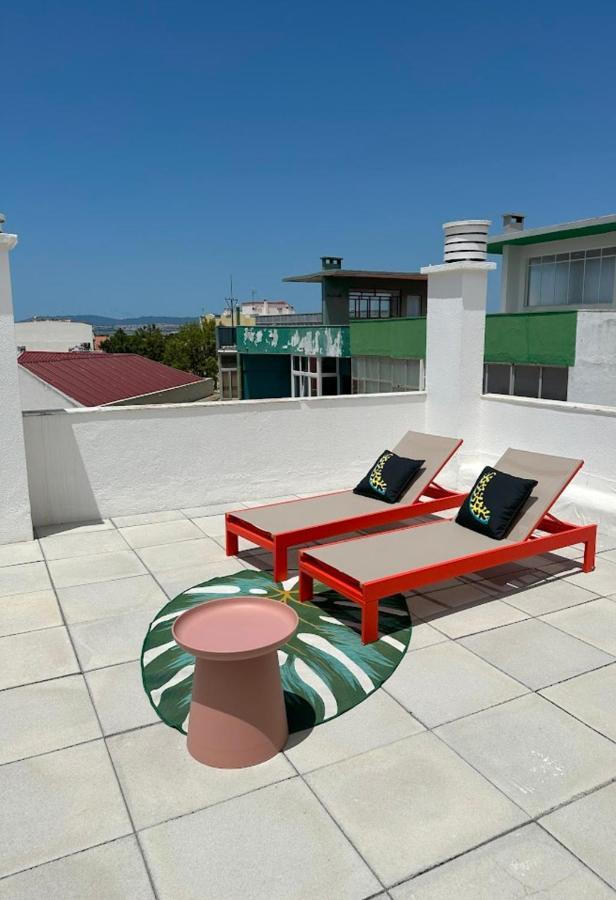 Apartamento Groovy Caparica Gem With Large Sunny Terrace Costa da Caparica Exterior foto